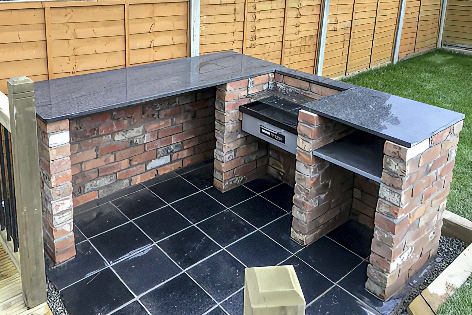 Black Knight Barbecue With Grey Granite Worktops A 1536x1024 